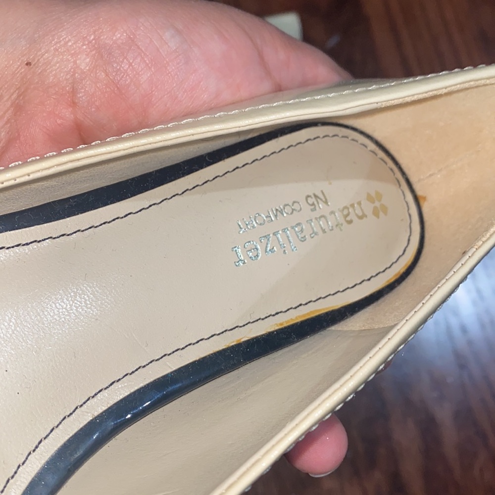 Naturalizer Shoes - Picture 3 of 4